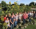 Bild: exb
Maria Breitschaft (Zweite von rechts) leitete den Bastelnachmittag des Obst- und Gartenbauvereins Pfreimd.