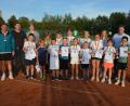 Bild: jr
Stark im Kommen ist der Nachwuchs in der Sparte Tennis des SV Mitterteich. Schon seit Jahren wir da erfolgreiche Nachwuchsarbeit geleistet.Unser Bild zeigt die Kinder und Jugendlichen, die bei den Stadtmeisterschaften ganz vorne waren, mit den Ehrengästen und Verantwortlichen des SV.