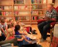 Bild: exb
Karl Lang aus Trausnitz stellte sein Kinderbuch „Felix die Burgmaus“ mit einer spannenden Lesung vor.