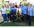 Bild: no
Vertreter des öffentlichen Lebens und die Familie beglückwünschen Frieda Dehling (Mitte) zum 85. Geburtstag.