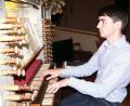 Bild: nid
Am Arbeitsplatz in der Pfarrkirche Sankt Johannes: Florian Schuster ist neuer Organist und Kirchenchorleiter in Oberviechtach.