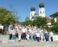Bild: amö
Die Reisegruppe des Seniorentreffs Winklarn/Thanstein vor der Klosterkirche in Metten