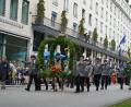 Bild: Peter Süß (privat)
Der 39-jährige Matthias Wiendl führte die große Mannschaft des Bayerischen Sportschützenbundes beim traditionellen Trachten- und Schützenfestzug des Münchner Oktoberfestes als amtierender Landesschützenkönig an. Begleitet wurde Wiendl, hier mit der Landesschützenkette, von acht Schützen aus Mitterteich und Schönhaid.