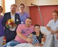 Bild: exb/Claudia Seitz
Da strahlt die junge Familie Hildebrand mit ihren Gästen um die Wette. Der Titel „500. Baby des Jahres“ wurde gebührend gefeiert.