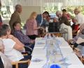 Bild: hcz
Mit den Senioren feiern (hinten, von links): Christian Wagner, Heimleiterin Michaela Heldwein-Keim, Pfarrer Markus Schmid, Ludwig Kreutzer, Pflegedienstleiterin Christine Diepold und Stadträtin Hildegard Ziegler.