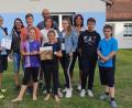 Bild: fz
Die drei erstplatzierten Familienteams bei den "Big-Family-Games" freuen sich bei der Siegerehrung.