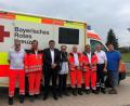 Bild: exb/Bayerisches Rotes Kreuz Kreisverband Tirschenreuth
Bundestagsabgeordneter Uli Grötsch (Zweiter von links) zu Beginn seiner Rettungsdienst-Schicht an der Rettungswache Mitterteich des Bayerischen Roten Kreuz. Mit im Bild: Rettungssanitäter Günter Plonner, BRK-Kreisgeschäftsführer Holger Schedl, BRK-Wachleiter Raimund Köstler, Rettungssanitäter Matthias Wagner, stellvertretender BRK-Wachleiter Magnus Zimmermann, BRK-Rettungsdienstleiter Klaus Dvorak und Notfallsanitäter Helmut Zeitler.