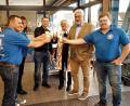 Bild: arw
Wolfgang Stang, Bürgermeister Ruppert Troppmann, Stadtpfarrer Josef Häring und Stefan Legat (von rechts) stoßen mit Alexander Weigl und frischer Mich an.