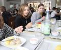 Bild: Hirsch
Das Essen in der neuen Mensa der Volksschule Schwarzenfeld soll altersgerecht sein, fordern die VG-Räte. Wer es liefert, ist noch offen.