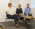 Bild: aks
Katrin Lange, Meike Rötzer und Andreas Weber (von links) bilanzierten die Ergebnisses des "Nature Writing"-Seminars im Literaturhaus Oberpfalz.