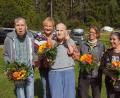 Bild: mmj
Heimleiterin Petra Spachtholz (Zweite von links) überreichte Heimbewohnern und Mitarbeiterinnen Blumen für jahrzehntelange Zugehörigkeit zum "Haus Fuchsenschleife".