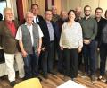 Bild: cr
Der Heimatververein Altenstadt ist gerettet. Den neuen Vorstand bilden (von links) Alfons Barth, Werner Spiesmacher, Bürgermeister Ernst Schicketanz, Konrad Adam, Klaus Hundhammer, Burkhardt Hagemann, Annett Kamm, Rainer Christoph, Vorsitzender Thomas Hösl, Christian Schramek, Elfi Gierlinger und Karl-Heinz Malzer.