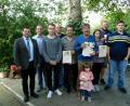 Bild: fnk
Dorfschützenkönig 2019 in Rosenberg nennt sich Bernhard Partsch (Vierter von rechts), der stolz seinen Pokal in Händen hält. Zweiter Bürgermeister Günter Koller (links), Zweiter Schützenmeister Martin Partsch (Zweiter von links) sowie Dritter Schützenmeister Markus Rupprecht (rechts) gratulieren ihm und den Platzierten.