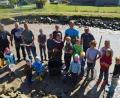 Bild: rkp
Generationenübergreifend wurde der Feuerwehrweiher abgefischt.