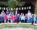 Bild: exb/Stadt Tirschenreuth
Bürgermeister Franz Stahl mit den Vorschulkindern sowie Kinderpflegerin Waltraud Schweizer, Berufspraktikantin Tereza Schön, Erzieherin Christina Sladky und der Stv. Kinderhaus-Leiterin Maria Üblacker (v.l.)