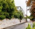 Bild: Hösamer
Der Finkenweg in Schwandorf gilt als wenig gelungenes Beispiel zur Verdichtung. Am Ende der schmalen Straße am Weinberg steht ein großer Wohnblock, was für Verkehrsprobleme sorgt.