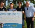 Bild: gf
Der Amberger Service-Club Round Table hilft dem Sozialdienst katholischer Frauen und den Pflegefamilien, wo es nur geht – vor allem finanziell (von links): Präsident Michael Rogenhofer, Andrea Graf vom SkF, Round-Table-Schatzmeister Markus Schuller und OB Michael Cerny.