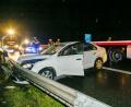 Bild: Hösamer
Der Fahrer diese Skoda wich dem Geisterfahrer aus und krachte in die Leitplanke. Beide Insassen des Autos wurden verletzt.