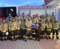 Bild: fz
Einen Teil der neuen 44 Schutzanzüge übergibt Bürgermeister Gerhard Scharl an die Feuerwehr.