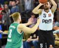 Bild: Alfred Schwarzmeier
Routiniers wie Tobias Merkl (am Ball) sind beim schwierigen Saisonstart der neuformierten Neustädter Basketballer gegen die Bundesligareserve aus Bayreuth als Führungsfiguren gefragt.