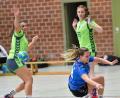 Bild: A. Schwarzmeier
Nach dem erfolgreichen Saisonauftakt gegen die SG Rohr/Pavelsbach (Bild) fahren die Handballerinnen des HC Weiden zum schweren Auswärtsspiel nach Schwarzenfeld. Die Szene zeigt Jasmin Häring (blaues Trikot) in Aktion.