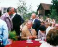 Repro: njn
1977 besucht Willy Brandt die Steinwaldstadt. Die Erbendorfer Genossen feiern an der Stadthalle. Links im Bild: der damalige SPD-Ortsvereinsvorsitzende Franz Bauer senior.