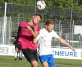 Bild: gb
Der FC Tirschenreuth feierte zuletzt einen überraschenden 3:1-Erfolg gegen Münchberg. Hier setzt sich Tobias Siegert (links) im Luftkampf gegen Gästespieler Sandro Preißinger durch. Am Samstag gastieren die Kreisstädter bei Tabellennachbar SpVgg Oberkotzau.
