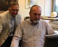 Bild: phs
Gerhard Ruhland (links) schaut Reinhold Gietl weiterhin intensiv über die Schulter. Am 1. Januar wechselt er dann selbst auf den Chefsessel.