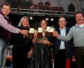 Bild: Stephan Huber
Die Amberger Herbstdult ist eröffnet (von links): Braumeister Martin Sterk, Petra Strobl und Maria Frank von der Amberger Congress Marketing sowie Bürgermeister Martin Preuß und Festwirt Reinhard Gschrey.