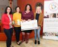 Bild: Kliniken Nordoberpfalz AG/Michael Reindl
Birgit Erndt (links) und Korinna Baur (rechts) haben dem Bunten Kreis Nordoberpfalz um Casemanagerin Anja Schricker (Zweite von links) und Leiterin Marina Frister einen Scheck über 505 Euro übergeben.