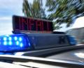 Bild: Holger Hollemann
Blaulicht und Laufschrift „Unfall“ am Einsatzfahrzeug der Polizei.