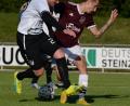 Bild: ham
Philipp Peter (links, im Duell mit dem Schirmitzer Philipp Horn) ist mit seinen Schwarzenfeldern in Hahnbach gefordert.