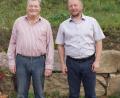 Bild: weu
Die Freien Wähler setzen auf Thomas Köppl (rechts) und werden ihn im November zum Bürgermeisterkandidaten nominieren. Der Vorsitzende der Freien Wähler, Johann Lindl (nicht im Bild) und sein Stellvertreter Josef Zwack freuen sich über den hoffnungsvollen Kandidaten.