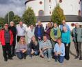 Bild: kro
Ein Abstecher zur Kappl gehörte zum Besuchsprogramm der zehn Gäste aus der Partnerstadt Pencoed. Unser Bild zeigt sie mit einigen Mitgliedern des Pencoed-Clubs Waldsassen. Hockend Zweiter von rechts Vorsitzender Lutz Haß.