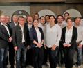 Bild: twi
Bisherige Markträte, aber auch etliche neue Bewerber sind auf der Liste für die Marktratswahlen 2020 gesetzt. Im Bild die anwesenden mit MdL Alexander Flierl (links) und dem Wahlleiter, Altbürgermeister Georg Butz (Vierter von links).