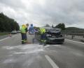 Bild: exb/Technisches Hilfswerk
Kräfte des THW Nabburg sicherten die Unfallstelle ab, säuberte die Fahrbahn und halfen bei den Abschlepparbeiten.