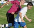 Bild: Gebert
Tobias Siegert (links, Szene aus der letzten Heimpartie gegen Münchberg) erzielte am Samstag beim 1:1 in Oberkotzau den Ausgleich für den FC Tirschenreuth.