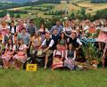 Bild: exb
Die Kirwapaare in Pertolzhofen sind für die Festtage gerüstet.