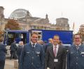 Bild: exb
Hilfe aus Berlin sagt Bundestagsabgeordneter Albert Rupprecht (Mitte) den Weidener THW-Ortsbeauftragten Thomas Schiller (links) und Andreas Duschner zu.