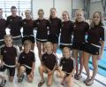Bild: rbg
Mit dieser Formation startete der Tirschenreuther Schwimm-Club in die Saison 2019/20. Stehend von links: Fynn Legat, Kilian Züllich, Viktoria Bogner, Kathrin Bachmeier, Carina Bönisch, Annika Brech, Lena Rath, Daria Codlova. Davor von links: Niclas Köstler, Leonhard Fütterer, Marlene Züllich und Sophie Härtl. In Plauen fehlten Patrick Walter sowie Daniela und Dominika Codlova.