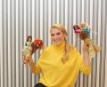 Bild: Evi Wagner
Melanie Korsche strahlt, wenn sie ihre kleinen Schätze in Händen hält. Seit Jahren sammelt sie Barbies.