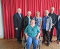 Bild: jzk
Harald Gresik (links) und Werner Nickl (rechts) gratulierten den neuen Mitgliedern des Vorstands: Martha Sigritz, Rita Würstl, Christine Erhardt, Christof Erhardt und Günter Deiml (von links).