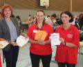 Bild: stg
500 Euro in Form von Gutscheinen Kemnather Geschäfte gab es jetzt für den Kinderschutzbund. Jutta Deiml (Zweite von links) freute sich.