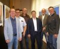 Bild: pz
Das Vorstandsteam des Vereins Kunsthaus Waldsassen mit (von links) den Vorsitzenden Wolfgang Horn, Markus Braun und Stefan Voit, Kassier Klaus Rosner sowie (von rechts) Vorstandsmitglied Hannes Franz und Dritter Bürgermeister Bernhard Lux.