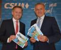 Bild: jr
CSU-Kreisvorsitzender Tobias Reiß (links) und Landratskandidat Roland Grillmeier laden zu den "Kommunalpolitischen Zukunftswochen" ein, die am Donnerstag, 3. Oktober, starten. Eine ganze Reihe von Ministern wird dabei im Landkreis Tirschenreuth Station machen.
