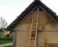 Bild: privat
Die Ursprünge des Baustoffs Lehm erforschen Archäologen im Geschichtspark Bärnau-Tachov mit mittelalterlicher Technik, authentisch vom Material bis zum Werkzeug.