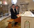 Bild: hbl
Markus Mathy und David Kirschsieper am Spieltisch der Kubak-Orgel in der Stadtpfarrkirche Vohenstrauß