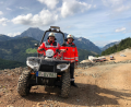 Bild: exb/Bayerisches Rotes Kreuz Kreisverband Tirschenreuth
Gerald Wagner (links) und Richard Frank mit dem Einsatz-Quad des BRK-Bezirksverband Niederbayern/Oberpfalz im Übungsgelände in der Steiermark.
