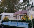 Bild: exb
Ein Blickfang beim Festzug Chodau war die Basilika Waldsassen.