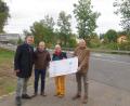 Bild: Wieder 
Verbindlich im Ton, eindeutig in der Aussage: Selbst wenn sich auf der Bundesstraße 470 in Weiden-West der Verkehr verdoppeln würde, werden die Lärmwerte für Schutzmaßnahmen nicht erreicht. Dies machten Henner Wasmuth (rechts) und Gerhard Kederer (Zweiter von links) vom Staatlichen Bauamt den Vertretern des Vereinskartells Weiden-West, Hans-Jürgen Gmeiner (links) und Luise Amschl, deutlich.
